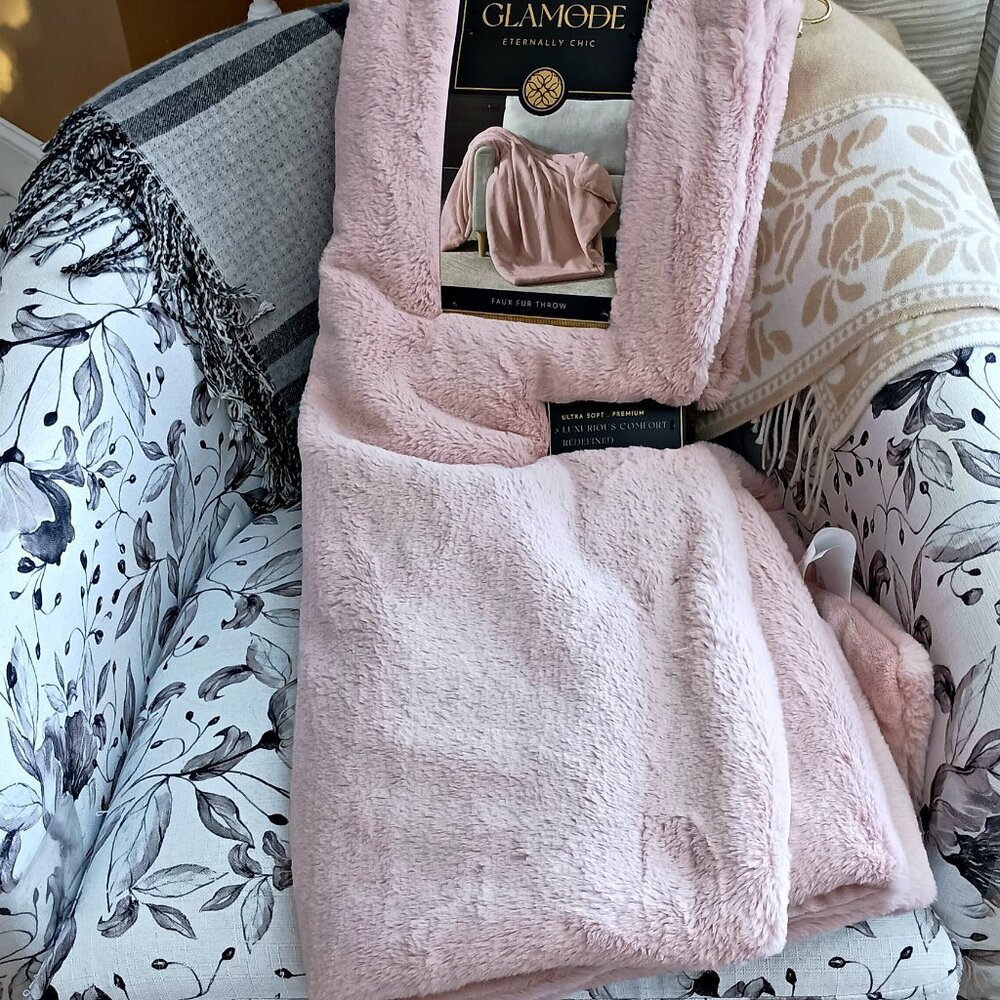 NEW! EXQUISITE LUXURY PREMIUM FAUX FUR THROW BLANKET